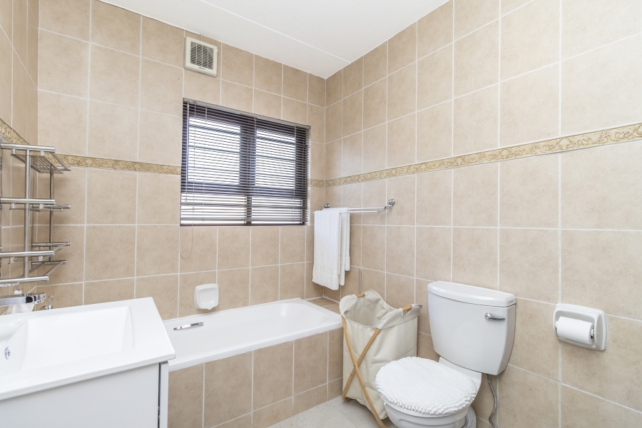 2 Bedroom Property for Sale in Sunninghill Gauteng