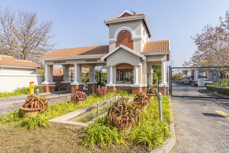 2 Bedroom Property for Sale in Sunninghill Gauteng