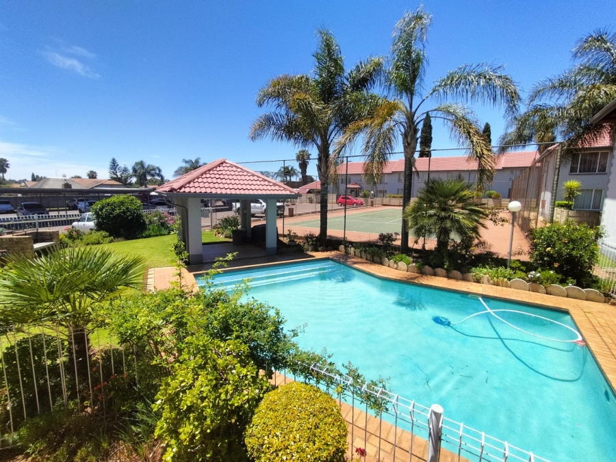 2 Bedroom Property for Sale in Glen Marais Gauteng