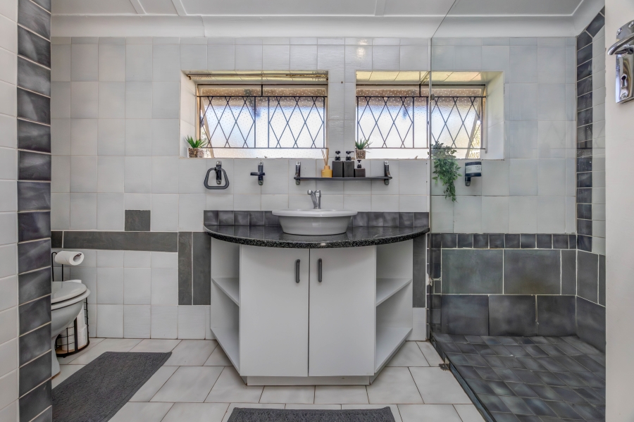 4 Bedroom Property for Sale in Northcliff Gauteng