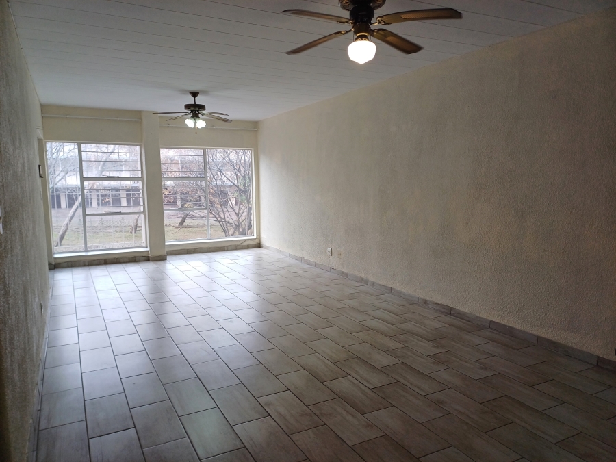 To Let 3 Bedroom Property for Rent in South Crest Gauteng