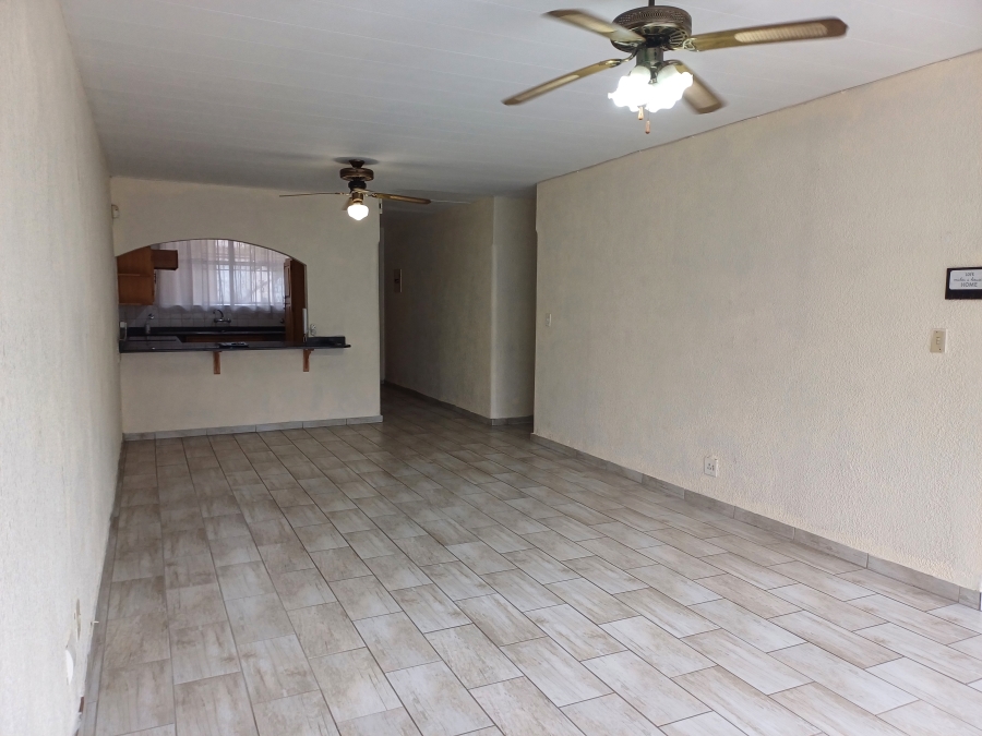 To Let 3 Bedroom Property for Rent in South Crest Gauteng