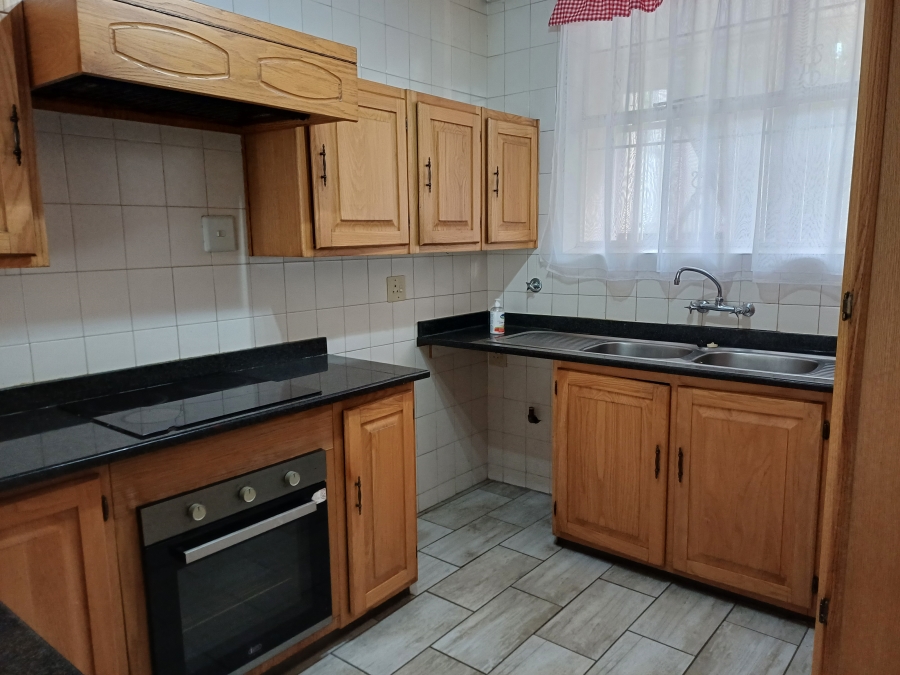 To Let 3 Bedroom Property for Rent in South Crest Gauteng