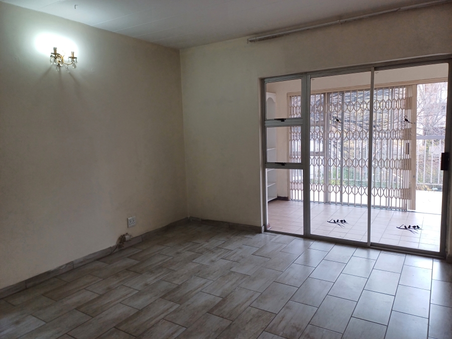 To Let 3 Bedroom Property for Rent in South Crest Gauteng