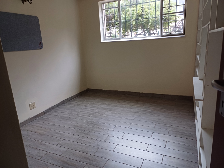 To Let 3 Bedroom Property for Rent in South Crest Gauteng
