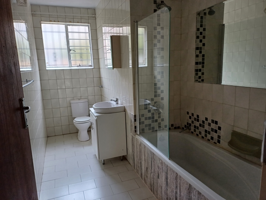 To Let 3 Bedroom Property for Rent in South Crest Gauteng