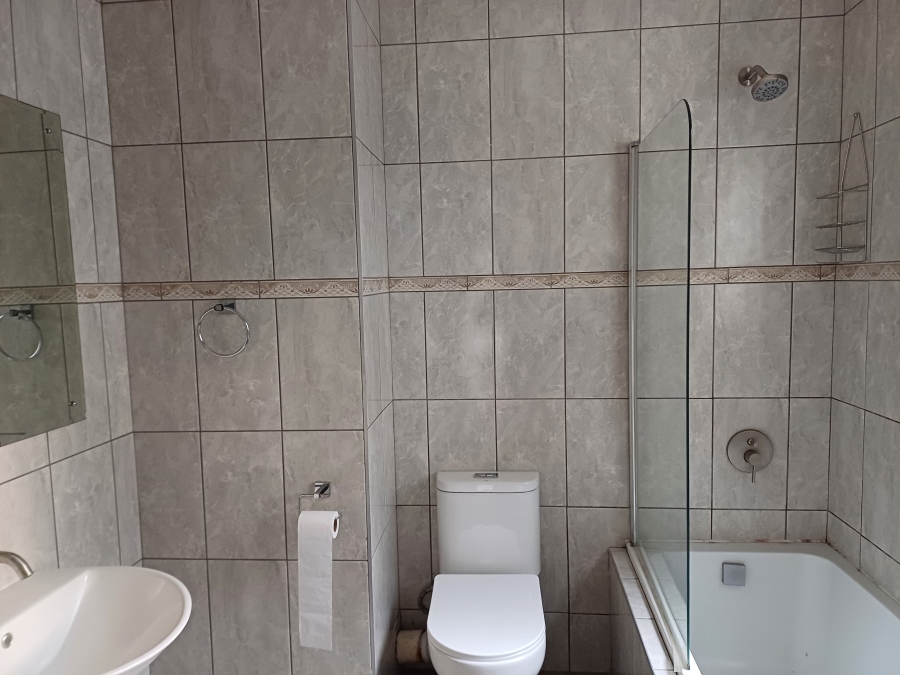 To Let 3 Bedroom Property for Rent in South Crest Gauteng