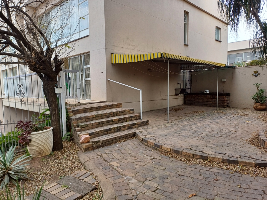 To Let 3 Bedroom Property for Rent in South Crest Gauteng