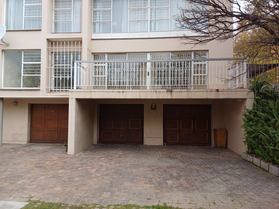 To Let 3 Bedroom Property for Rent in South Crest Gauteng