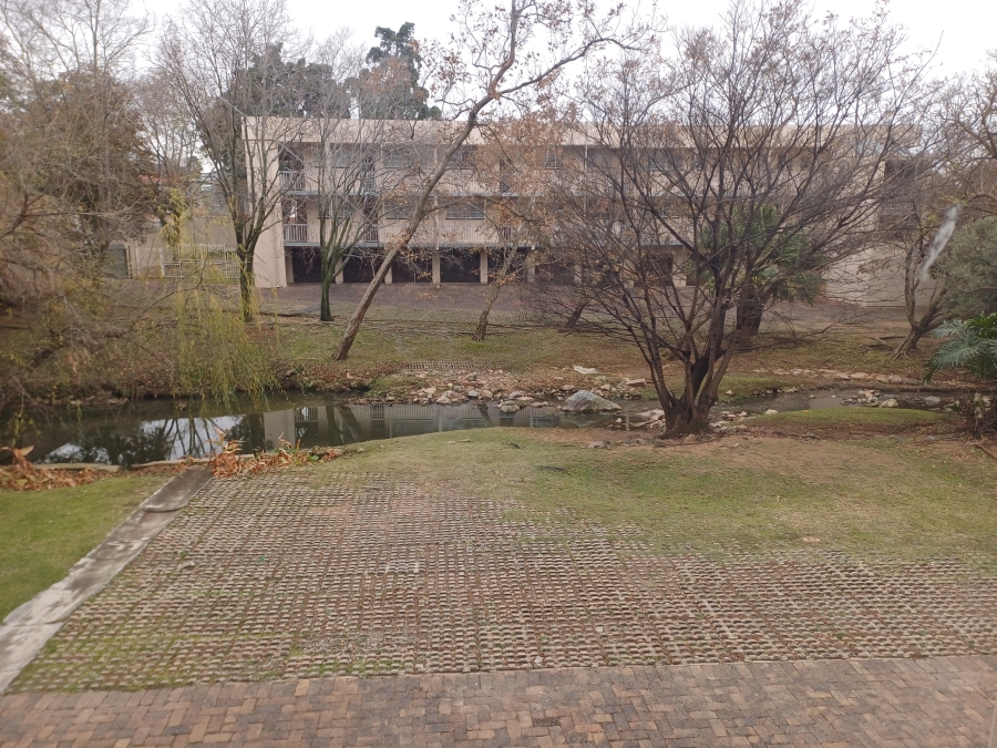 To Let 3 Bedroom Property for Rent in South Crest Gauteng