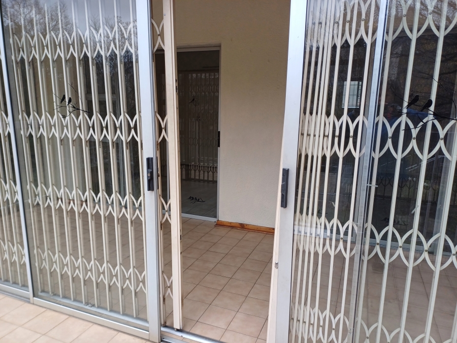 To Let 3 Bedroom Property for Rent in South Crest Gauteng