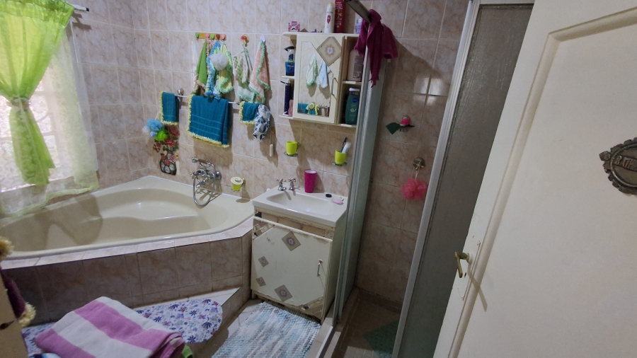 4 Bedroom Property for Sale in Dunnottar Gauteng