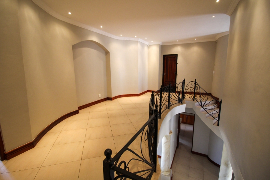 5 Bedroom Property for Sale in Waterkloof Ridge Gauteng