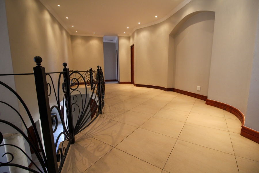 5 Bedroom Property for Sale in Waterkloof Ridge Gauteng