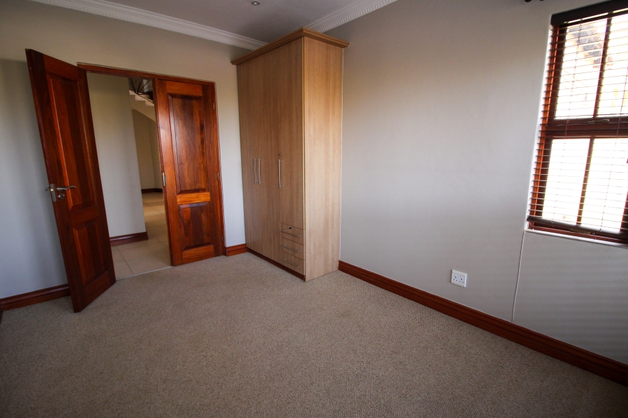 5 Bedroom Property for Sale in Waterkloof Ridge Gauteng