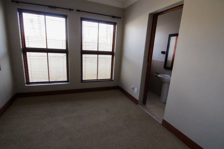 5 Bedroom Property for Sale in Waterkloof Ridge Gauteng