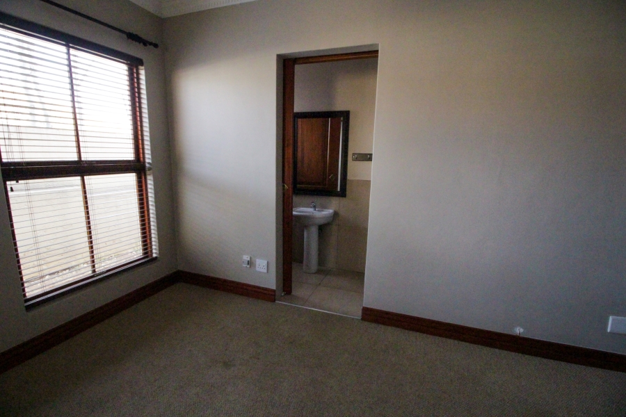 5 Bedroom Property for Sale in Waterkloof Ridge Gauteng