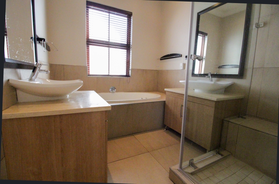 5 Bedroom Property for Sale in Waterkloof Ridge Gauteng