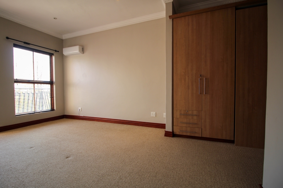 5 Bedroom Property for Sale in Waterkloof Ridge Gauteng