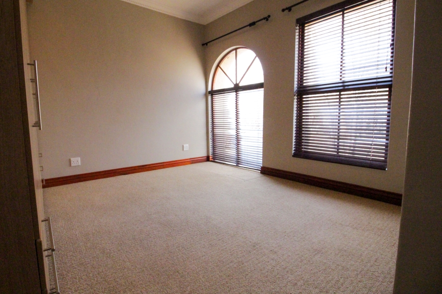 5 Bedroom Property for Sale in Waterkloof Ridge Gauteng