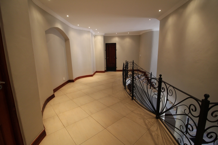 5 Bedroom Property for Sale in Waterkloof Ridge Gauteng