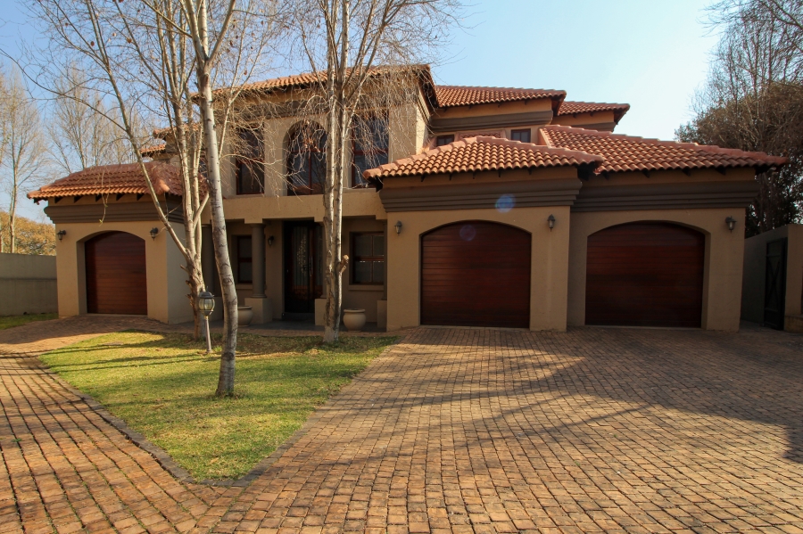 5 Bedroom Property for Sale in Waterkloof Ridge Gauteng