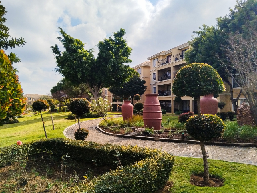 2 Bedroom Property for Sale in Erand Gardens Gauteng