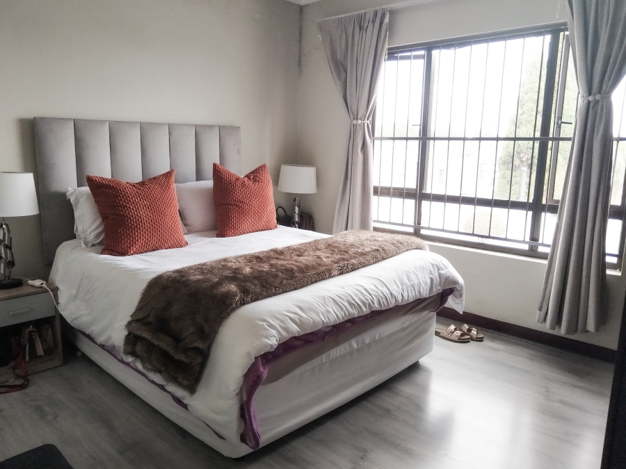 2 Bedroom Property for Sale in Erand Gardens Gauteng
