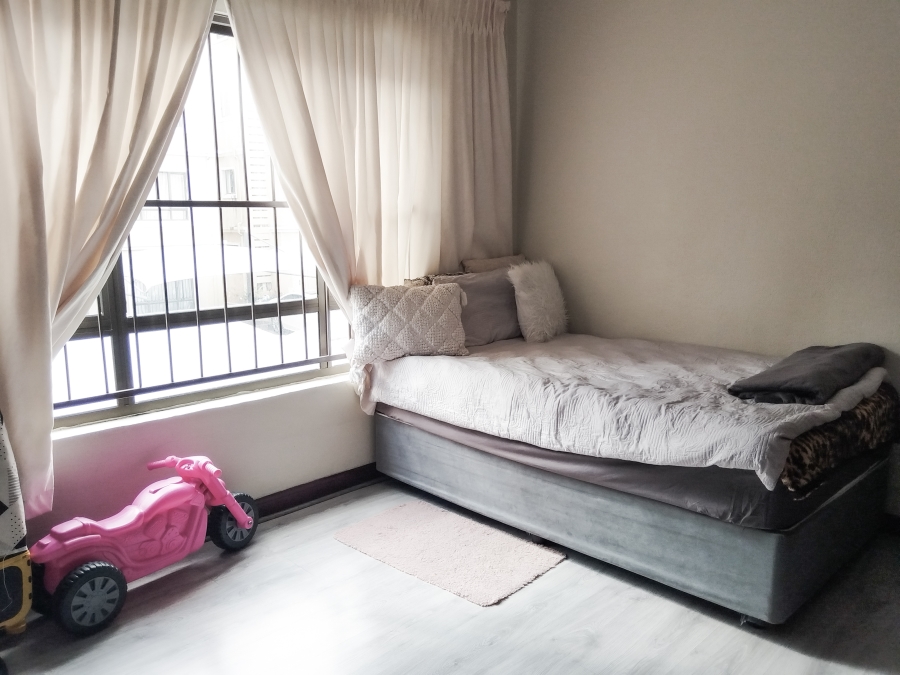 2 Bedroom Property for Sale in Erand Gardens Gauteng