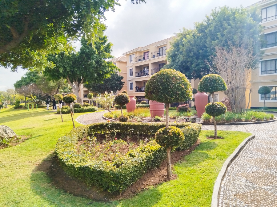 2 Bedroom Property for Sale in Erand Gardens Gauteng