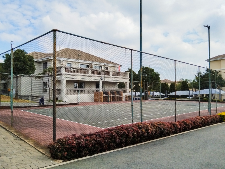2 Bedroom Property for Sale in Erand Gardens Gauteng