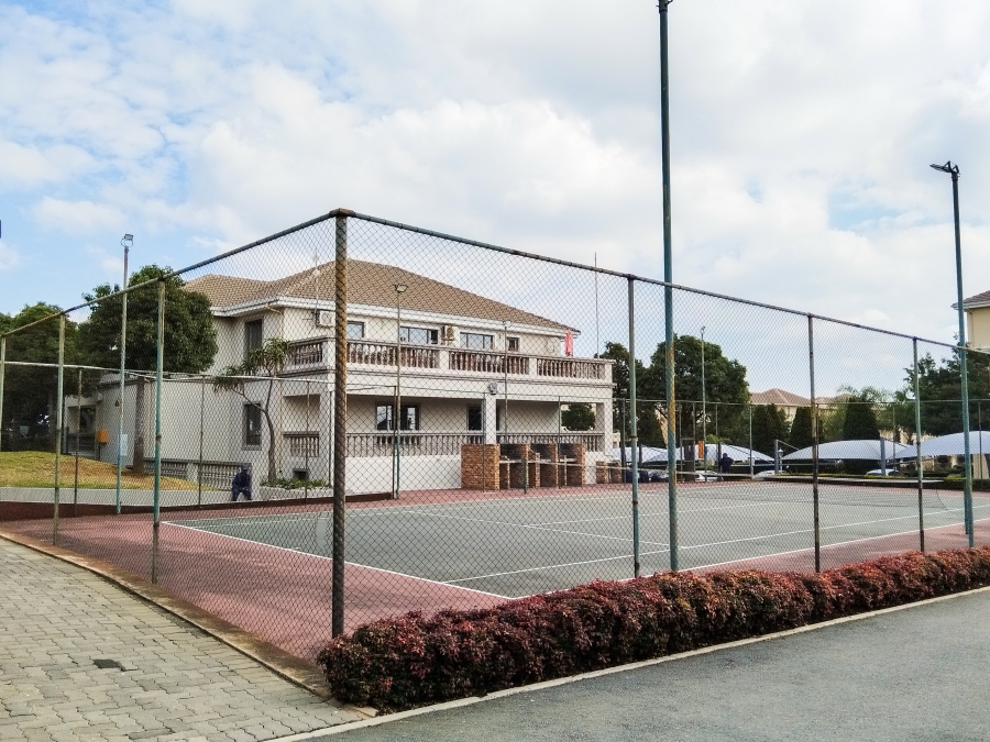 2 Bedroom Property for Sale in Erand Gardens Gauteng
