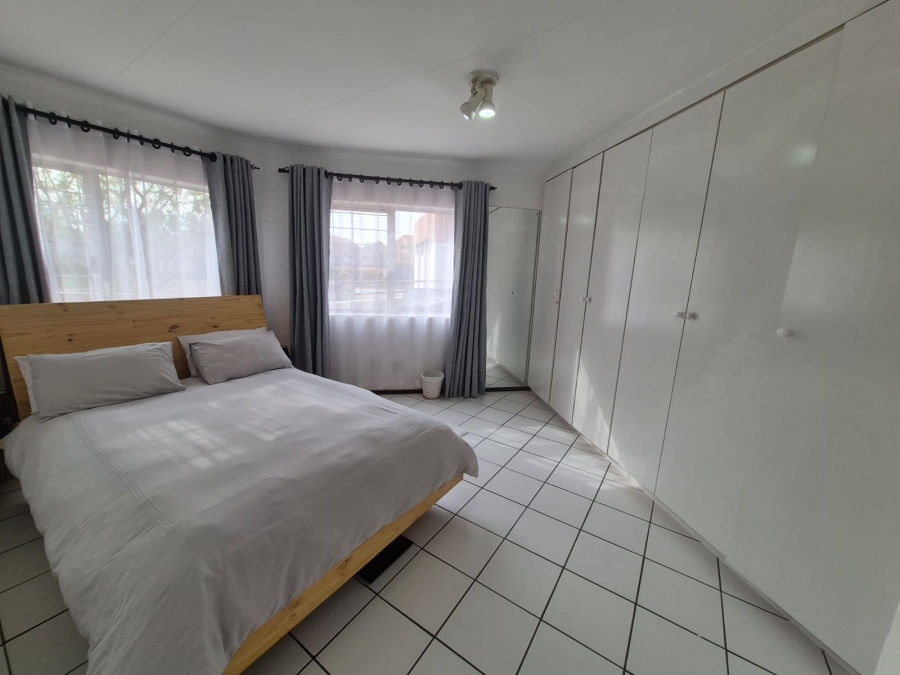 1 Bedroom Property for Sale in Bedfordview Gauteng