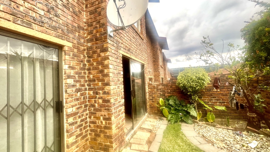 3 Bedroom Property for Sale in Buccleuch Gauteng