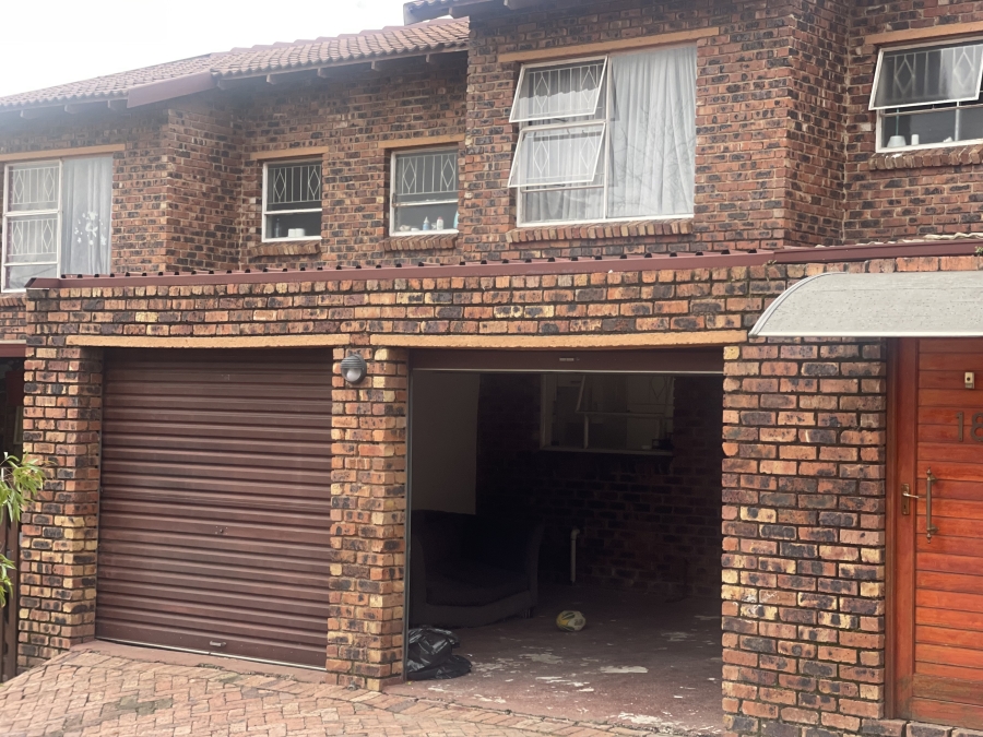 3 Bedroom Property for Sale in Buccleuch Gauteng