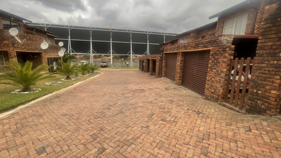 3 Bedroom Property for Sale in Buccleuch Gauteng
