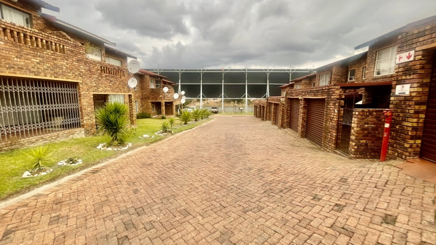 3 Bedroom Property for Sale in Buccleuch Gauteng