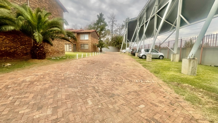 3 Bedroom Property for Sale in Buccleuch Gauteng