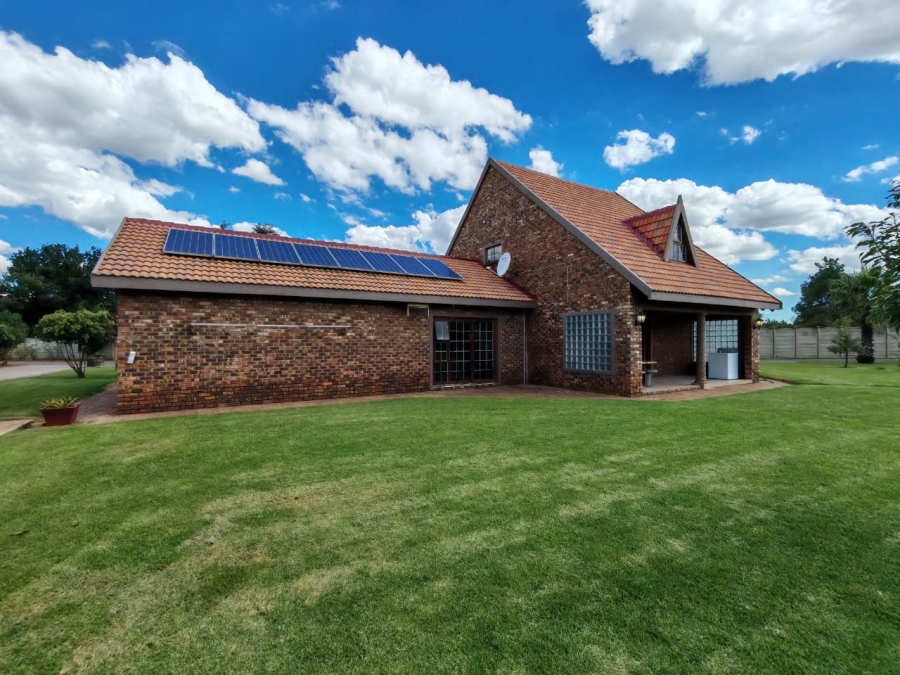 9 Bedroom Property for Sale in Unitas Park Gauteng