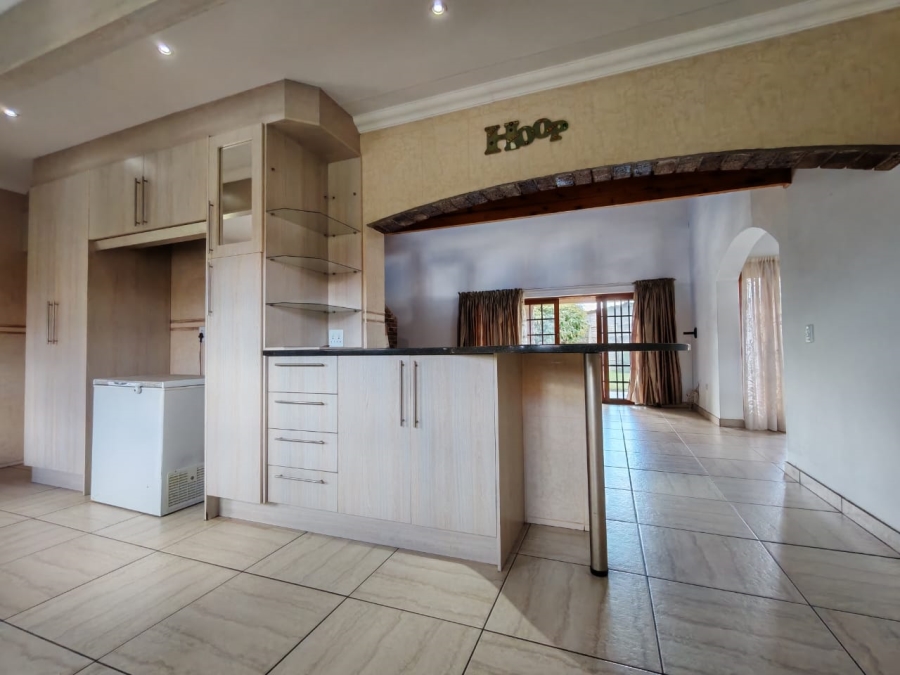 9 Bedroom Property for Sale in Unitas Park Gauteng