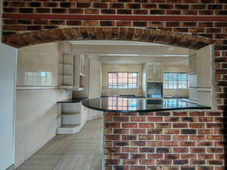 9 Bedroom Property for Sale in Unitas Park Gauteng