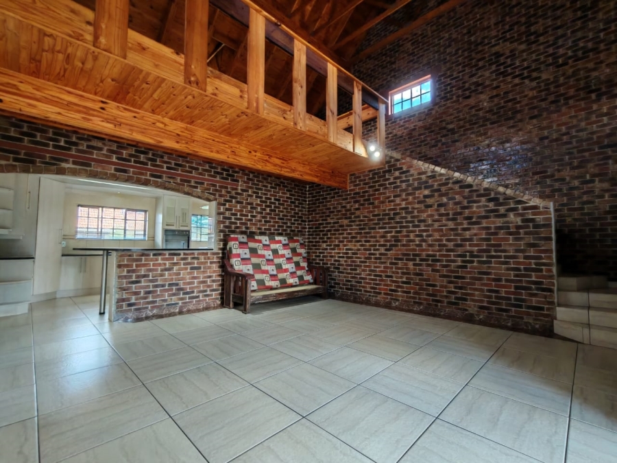 9 Bedroom Property for Sale in Unitas Park Gauteng