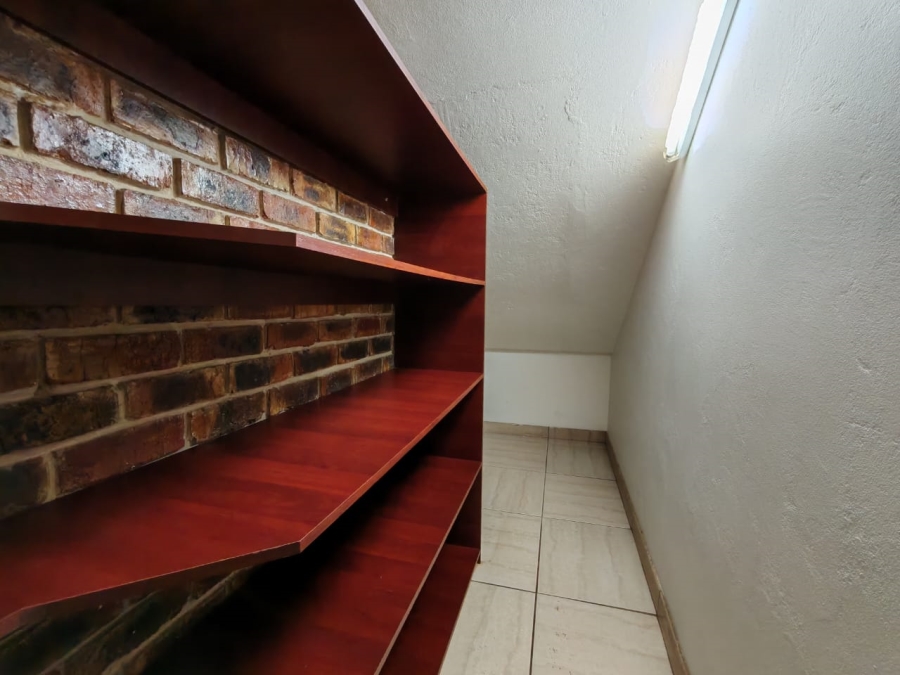 9 Bedroom Property for Sale in Unitas Park Gauteng