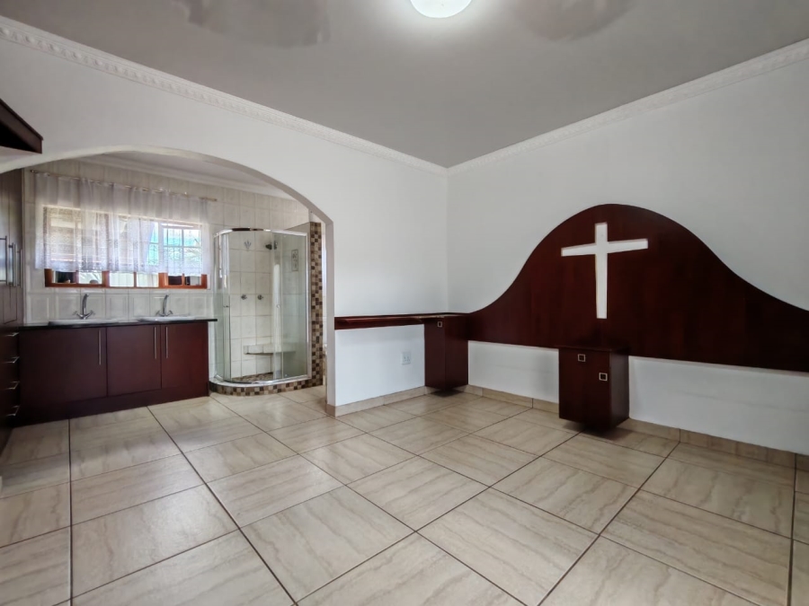 9 Bedroom Property for Sale in Unitas Park Gauteng