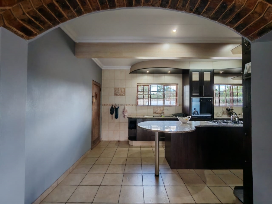 9 Bedroom Property for Sale in Unitas Park Gauteng