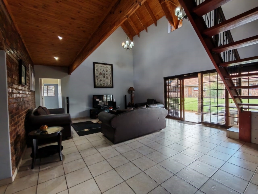9 Bedroom Property for Sale in Unitas Park Gauteng