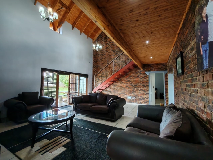 9 Bedroom Property for Sale in Unitas Park Gauteng