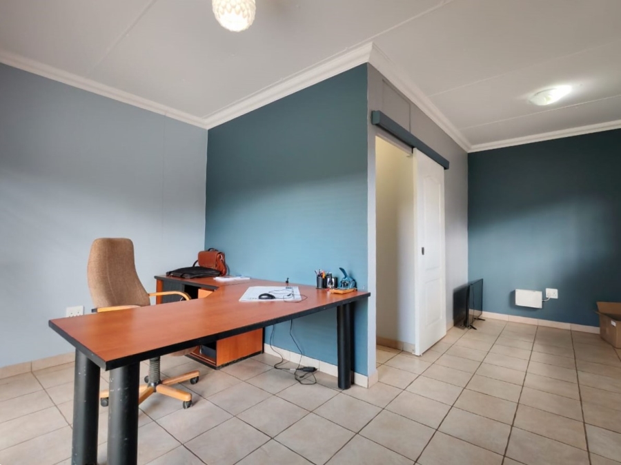 9 Bedroom Property for Sale in Unitas Park Gauteng