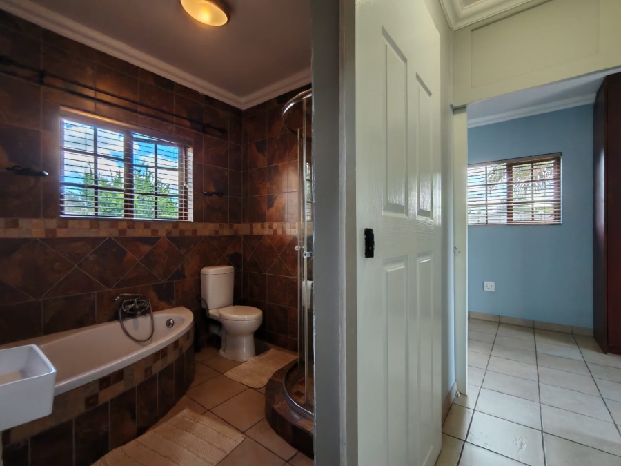 9 Bedroom Property for Sale in Unitas Park Gauteng