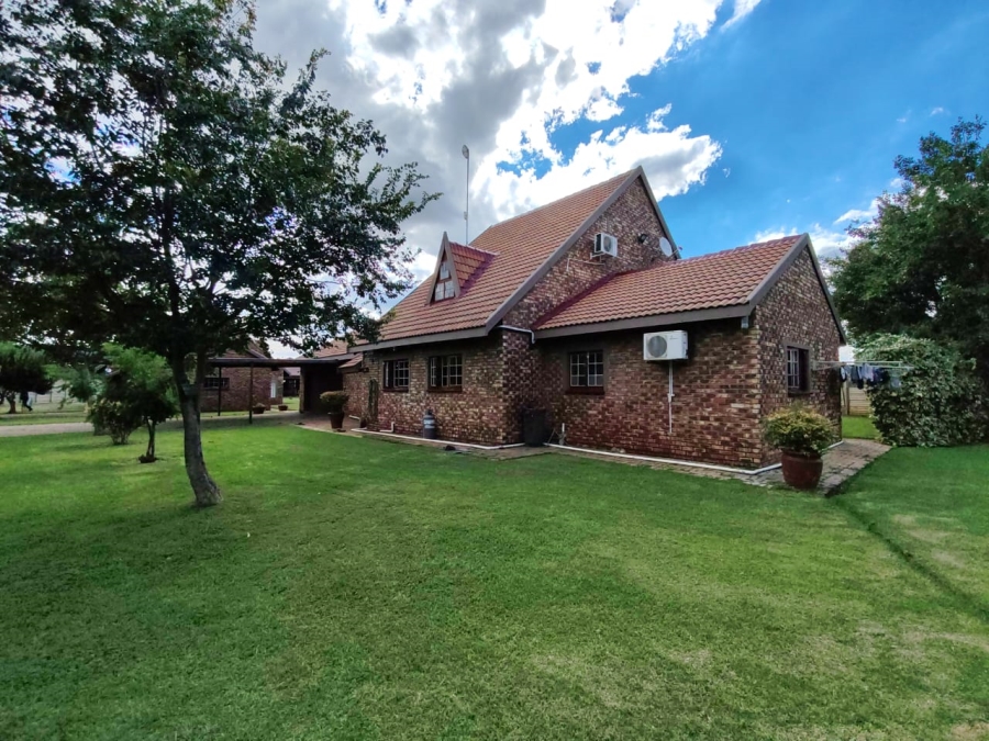9 Bedroom Property for Sale in Unitas Park Gauteng